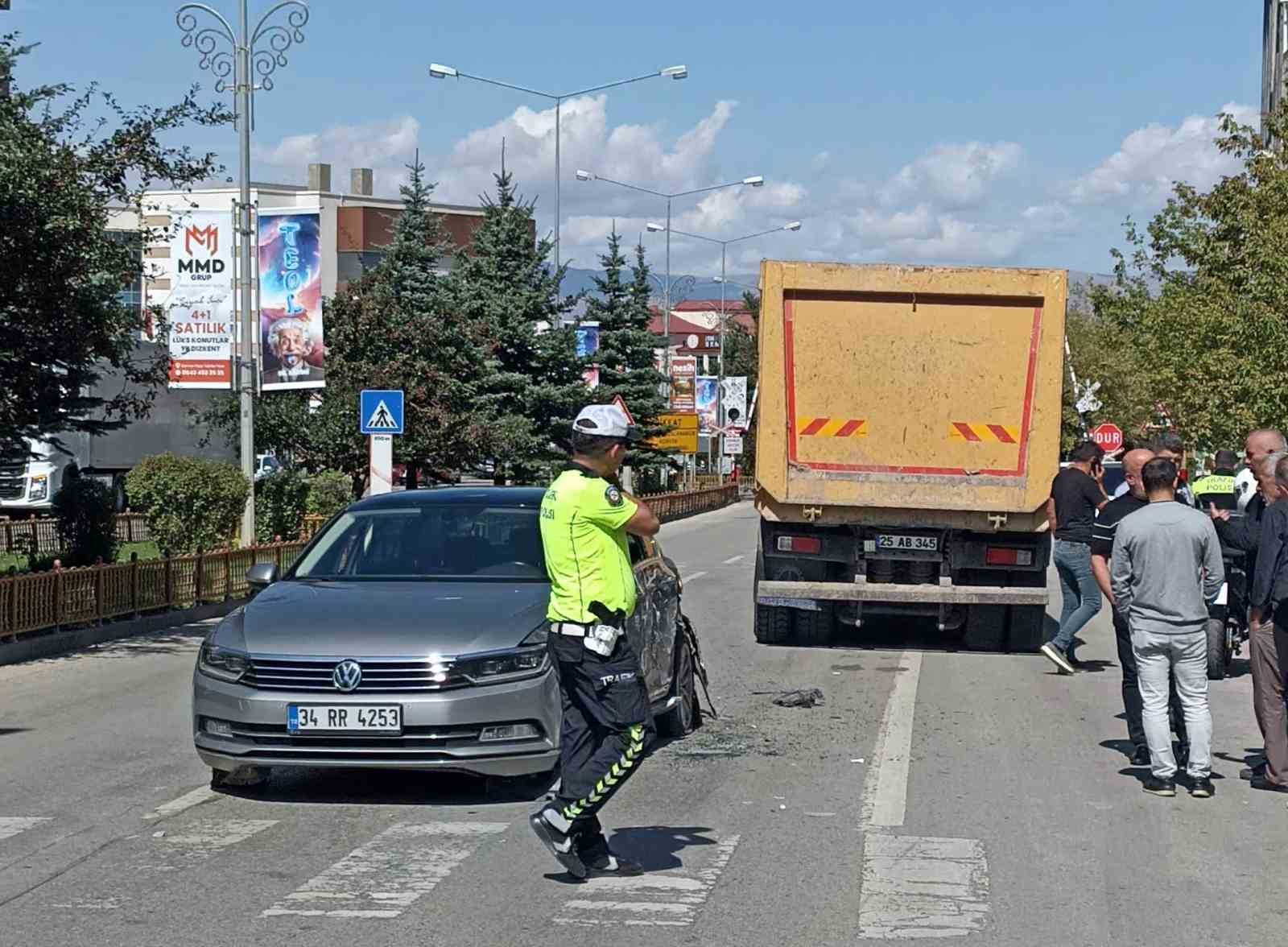 Erzurum’da trafik kazasında yürekler ağza geldi
