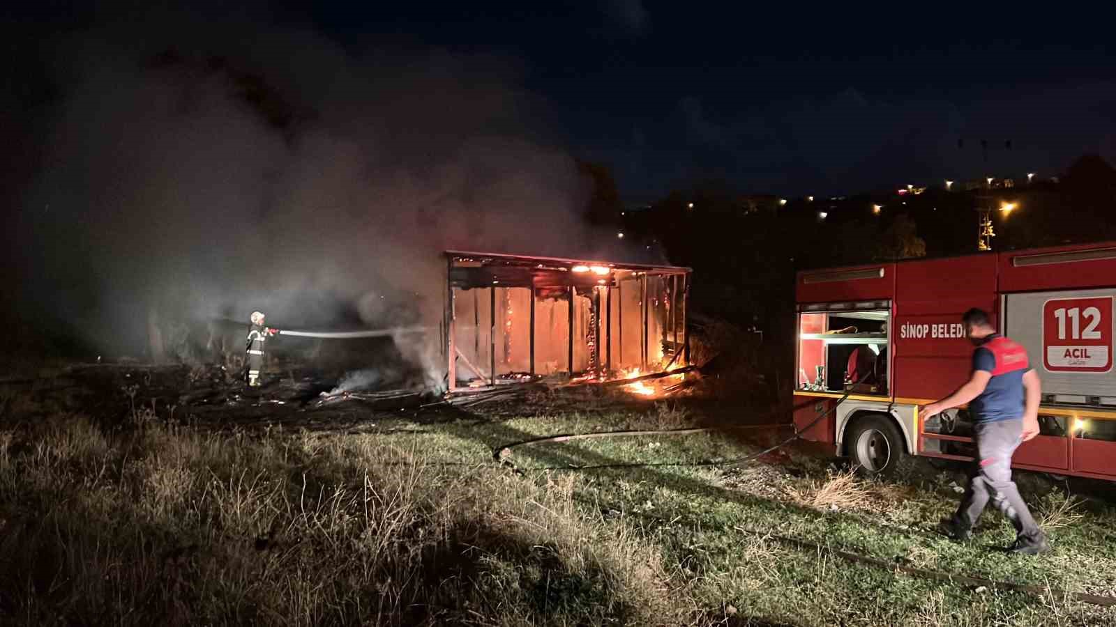 Sinop’ta baraka alevlere teslim oldu
