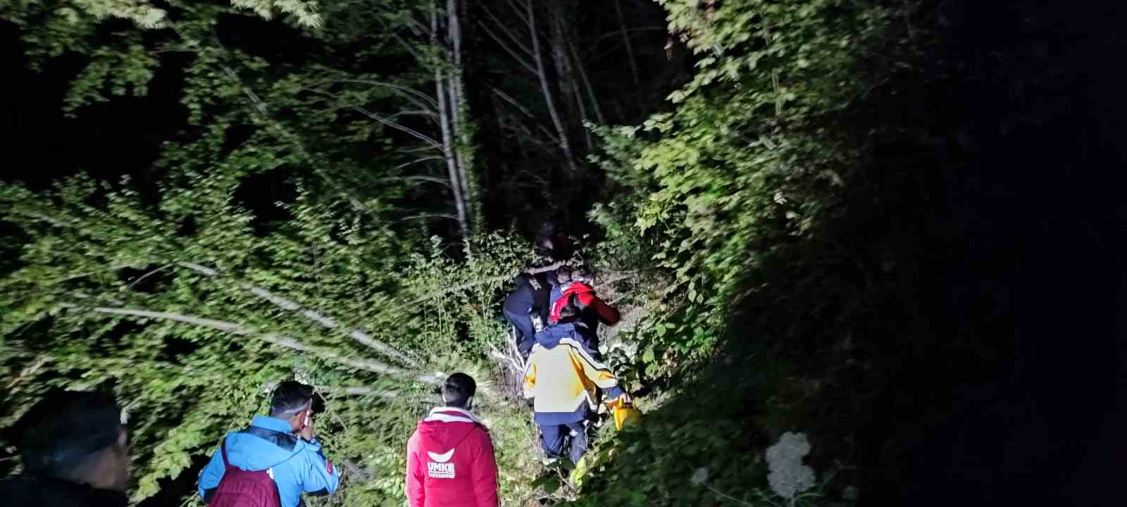 Maden ararken mahsur kalan madenciler 19 saat sonra helikopterle kurtarıldı
