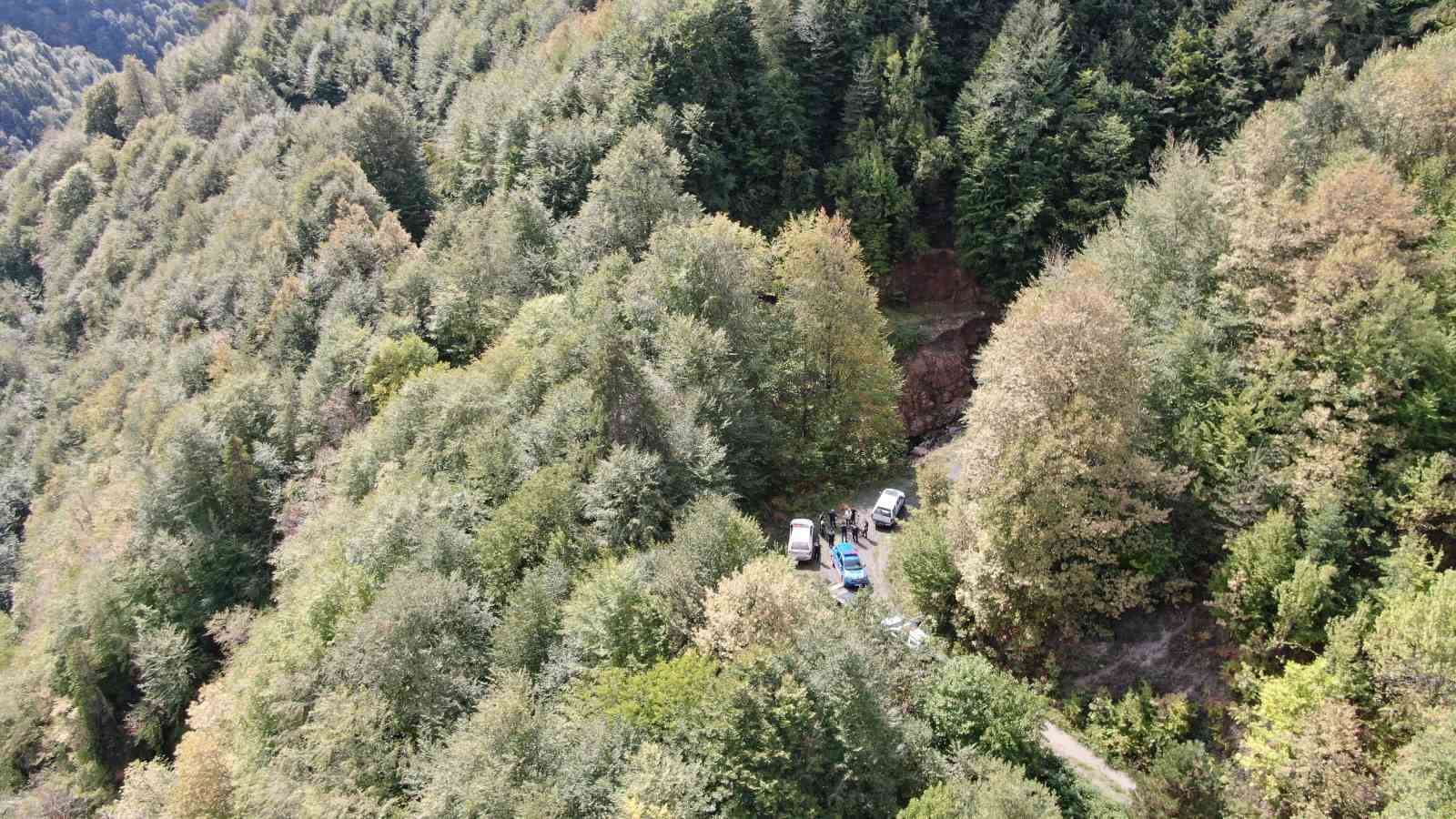 Maden ararken mahsur kalan madenciler 19 saat sonra helikopterle kurtarıldı
