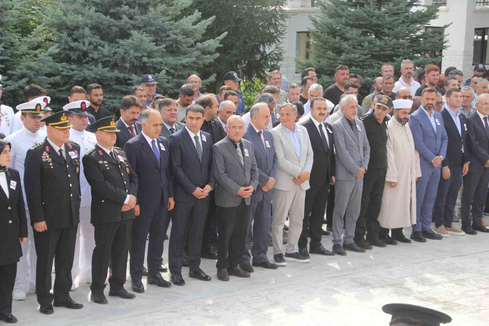 Motosikletin çarpması sonucu şehit olan astsubay, törenle memleketine uğurlandı
