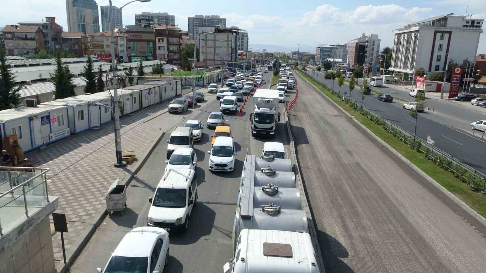 Malatya’da yol çalışmaları nedeniyle oluşan trafiğe tepki
