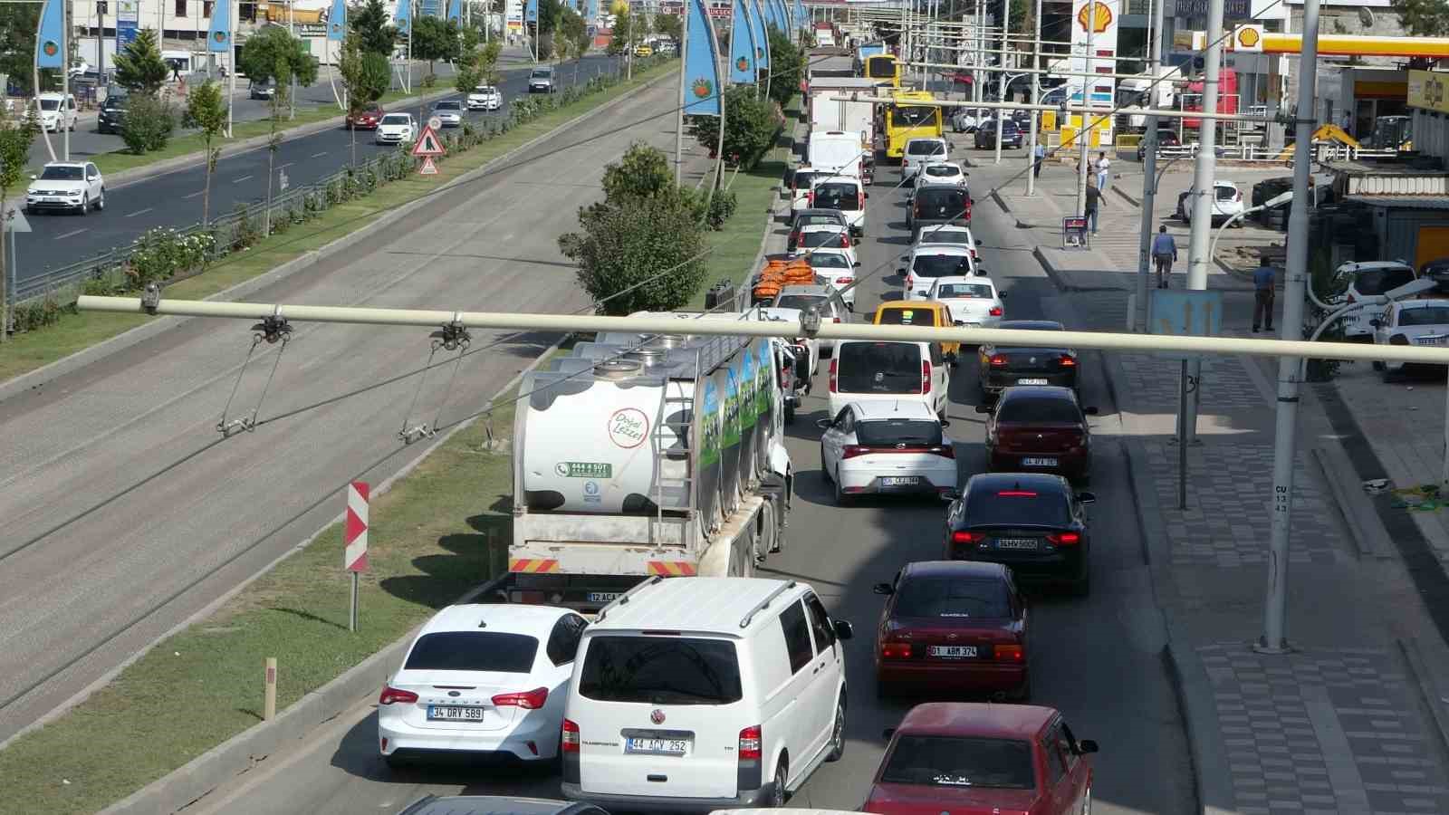 Malatya’da yol çalışmaları nedeniyle oluşan trafiğe tepki
