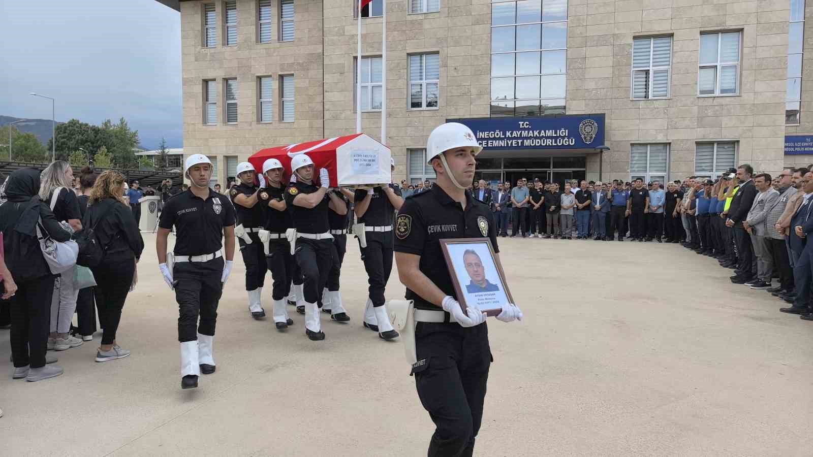 Kansere yenik düşen emekli polis son yolculuğuna uğurlandı
