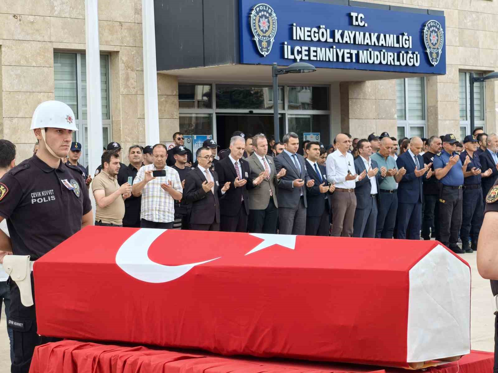 Kansere yenik düşen emekli polis son yolculuğuna uğurlandı
