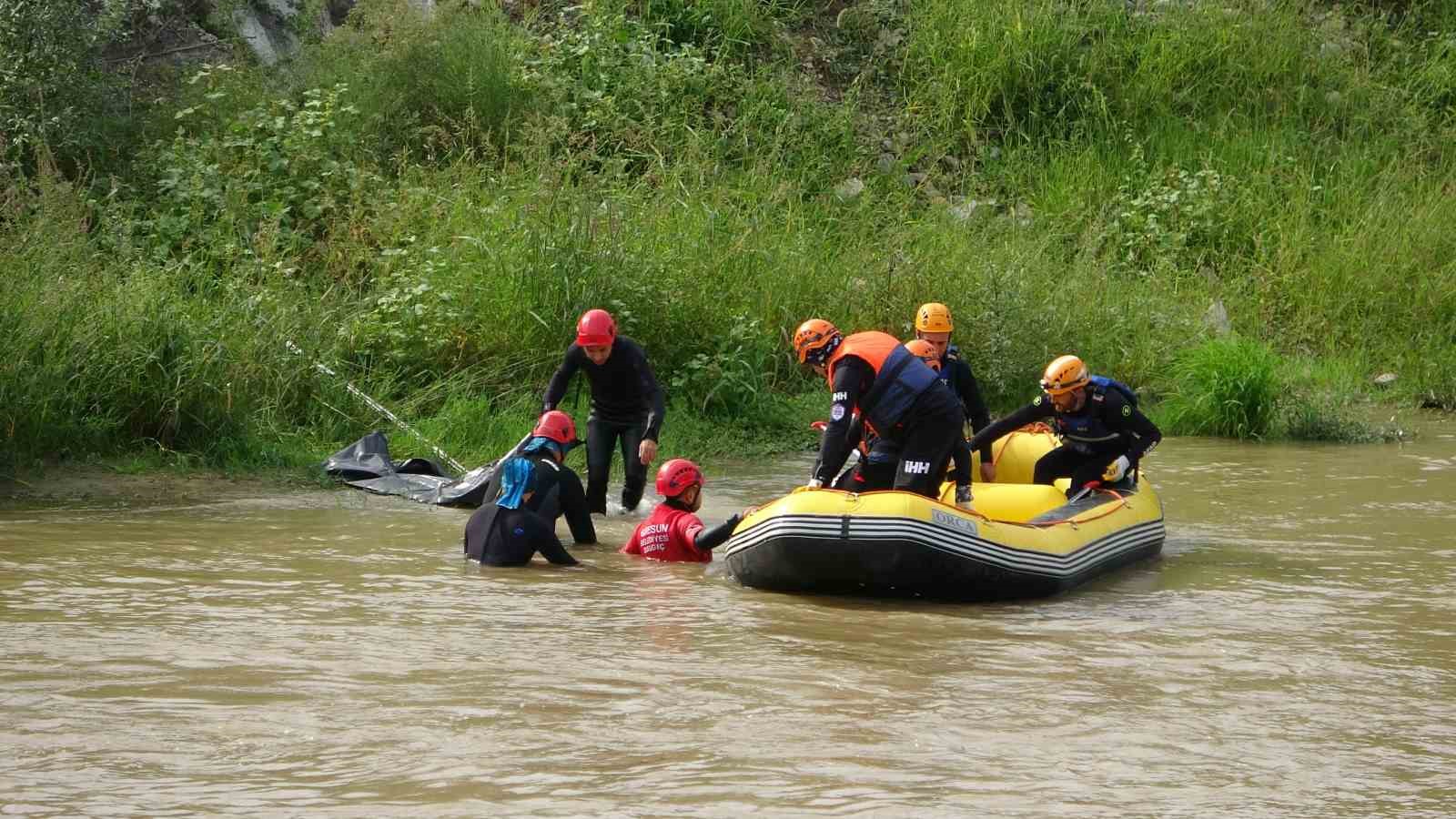 Gerçeğini aratmayan trafik kazası tatbikatı
