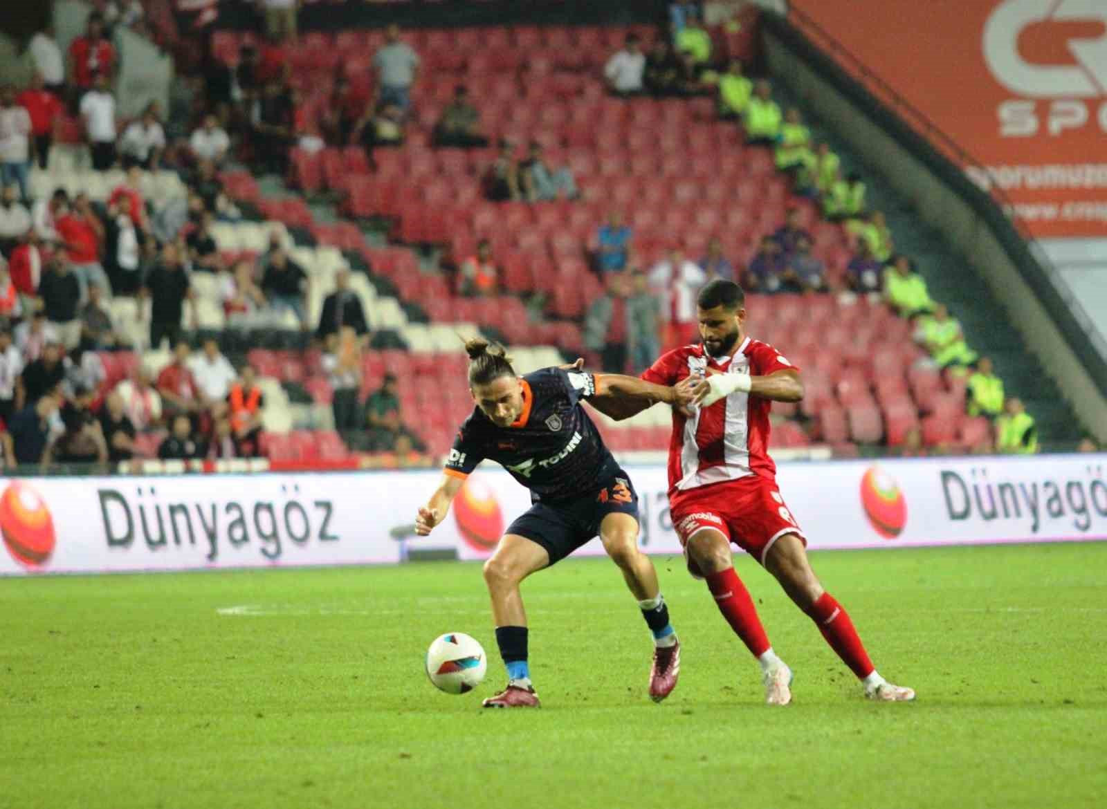 Trendyol Süper Lig: Samsunspor: 0 - RAMS Başakşehir: 0 (İlk yarı)
