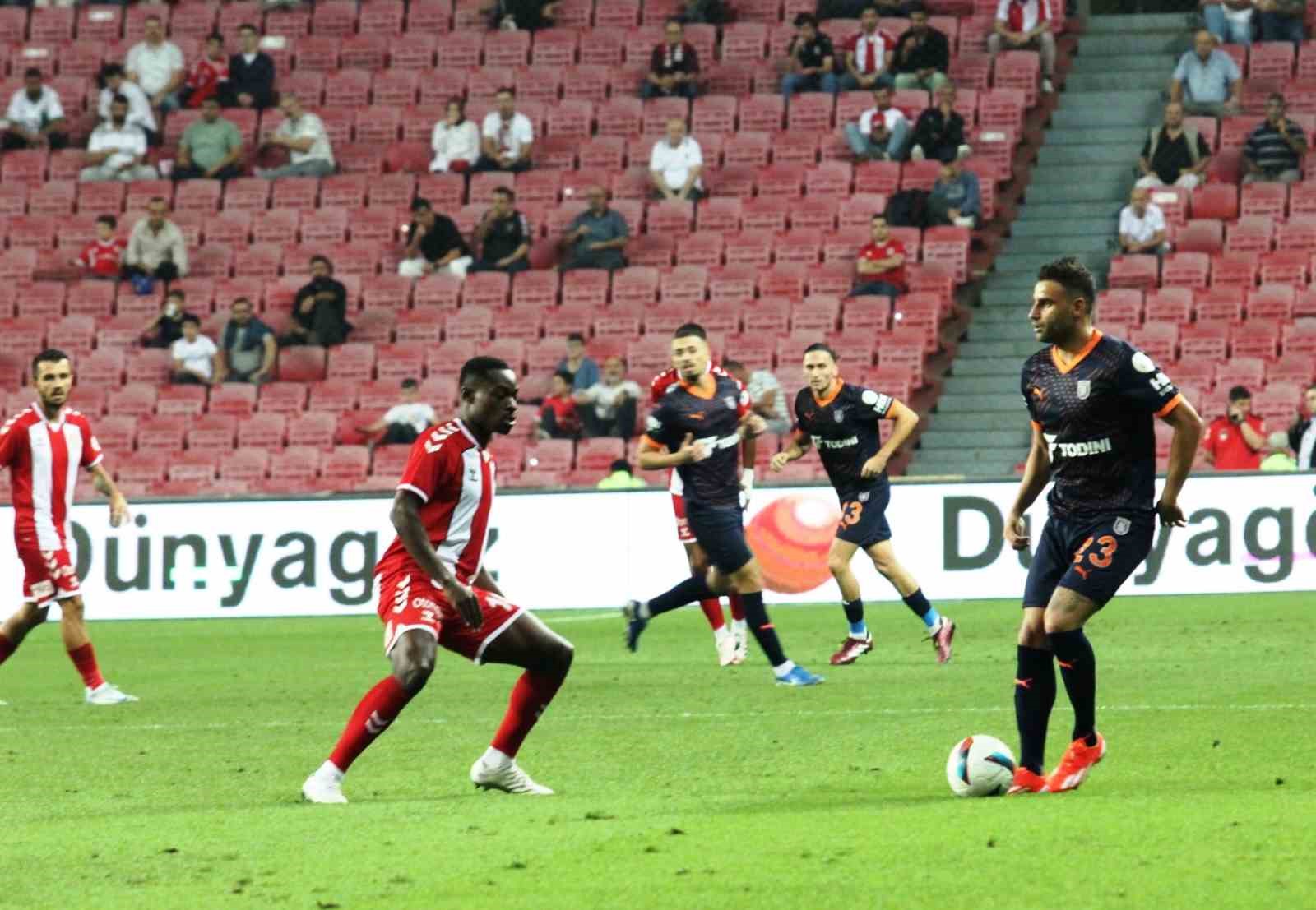 Trendyol Süper Lig: Samsunspor: 0 - RAMS Başakşehir: 0 (İlk yarı)
