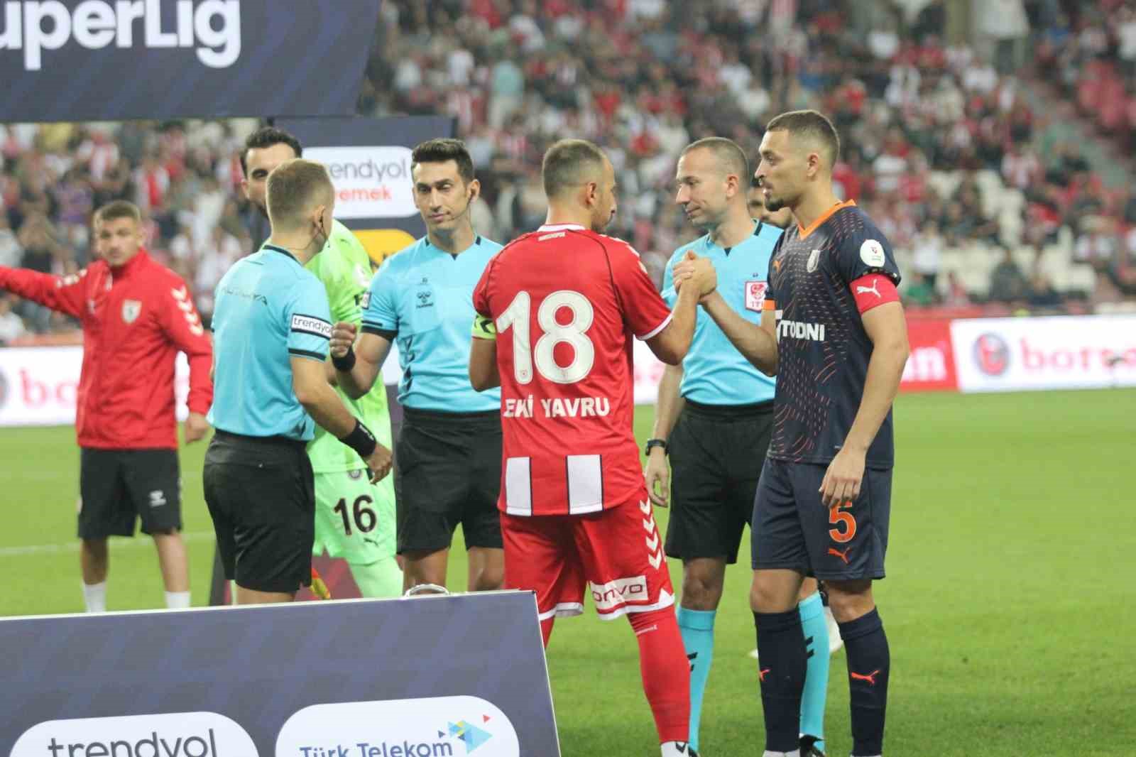 Trendyol Süper Lig: Samsunspor: 0 - RAMS Başakşehir: 0 (İlk yarı)
