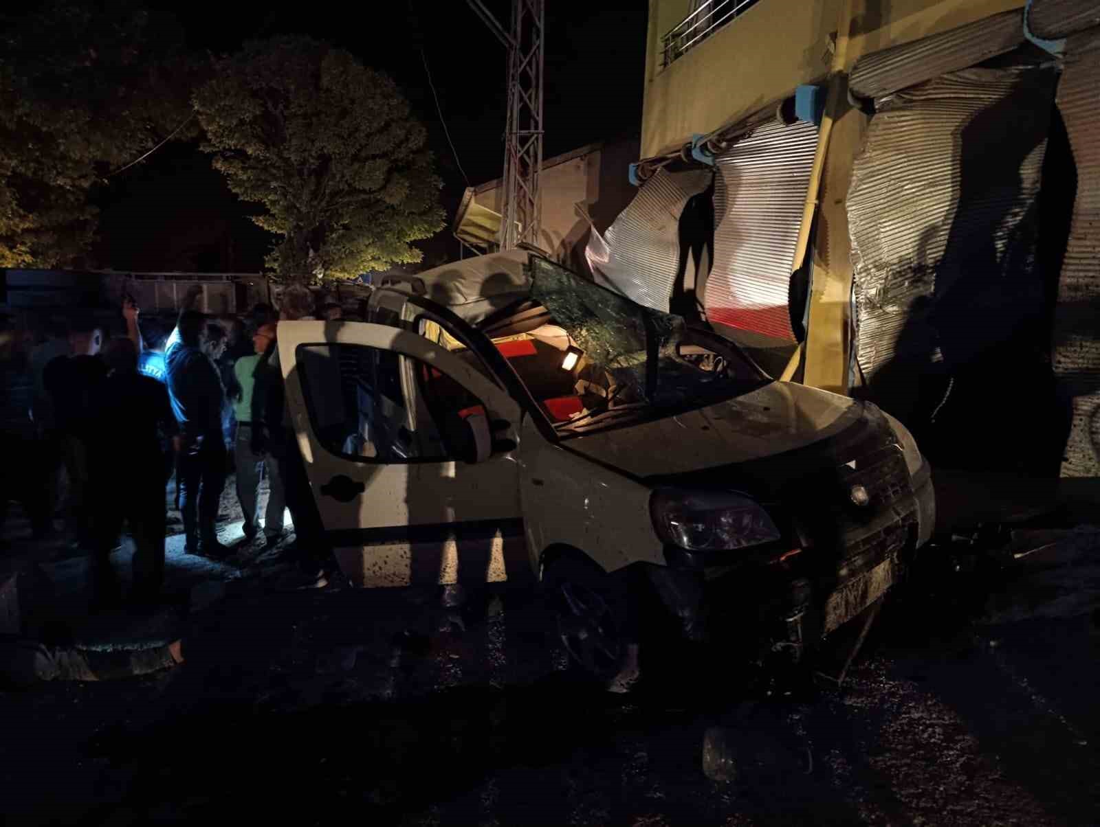 Freni boşalan kamyonet ortalığı savaş alanına çevirdi: 7 yaralı
