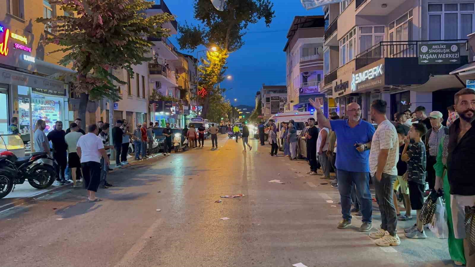 Bursa’da motosikletin çarptığı yaya metrelerce savruldu
