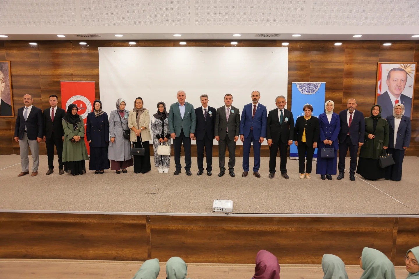 Bayburt’ta Mevlid-i Nebi ile Camiler ve Din Görevlileri Haftası dolayısıyla konferans düzenlendi
