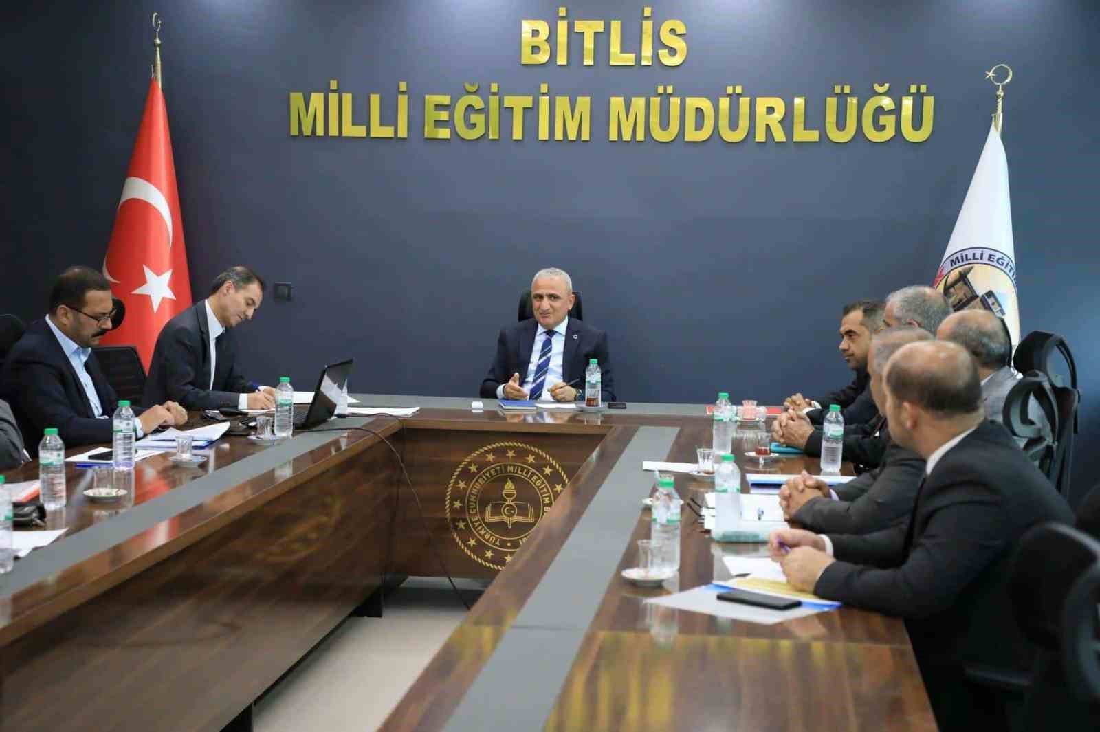 Bitlis’te “Akademik Başarıların İzlenmesi ve Değerlendirilmesi”  toplantısı yapıldı
