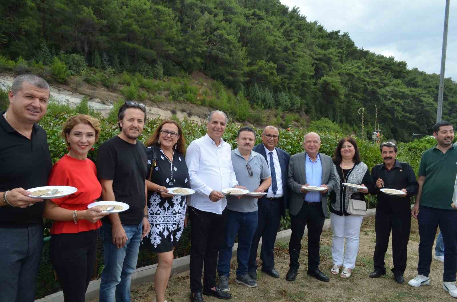 İzmir’deki Aydınlılar ‘Keşkek’ gününde bir araya geldi
