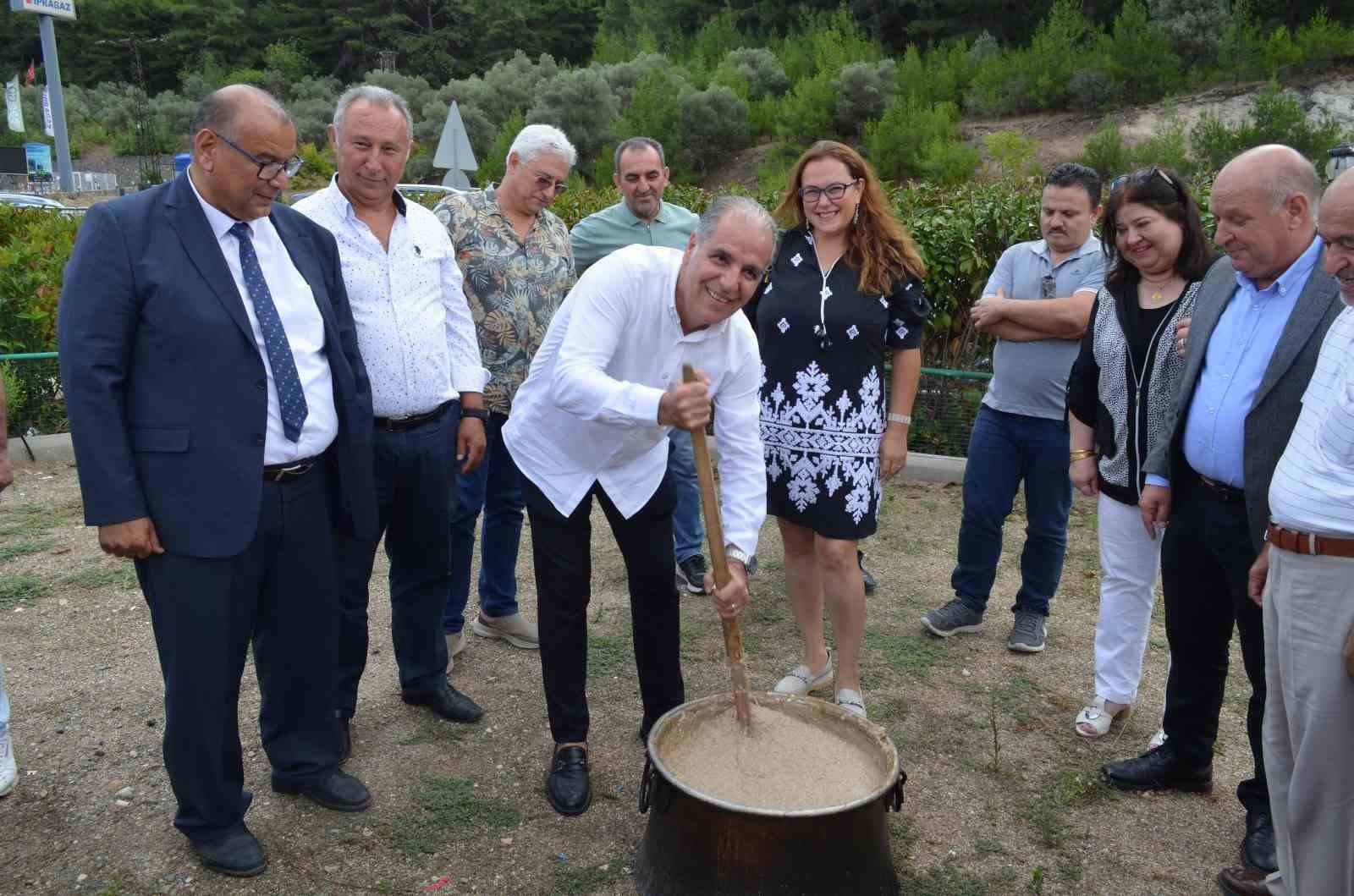 İzmir’deki Aydınlılar ‘Keşkek’ gününde bir araya geldi
