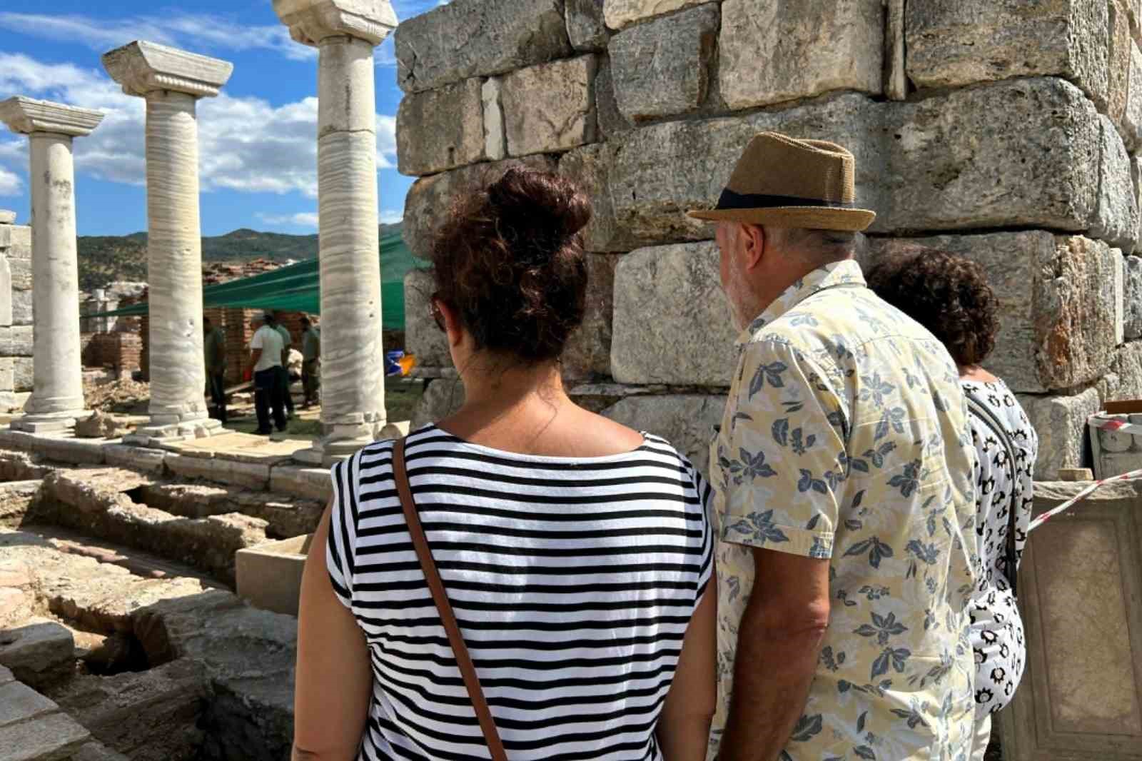 Tam bin 800 yıllık: İzmir’de Romalı gladyatörün lahiti bulundu
