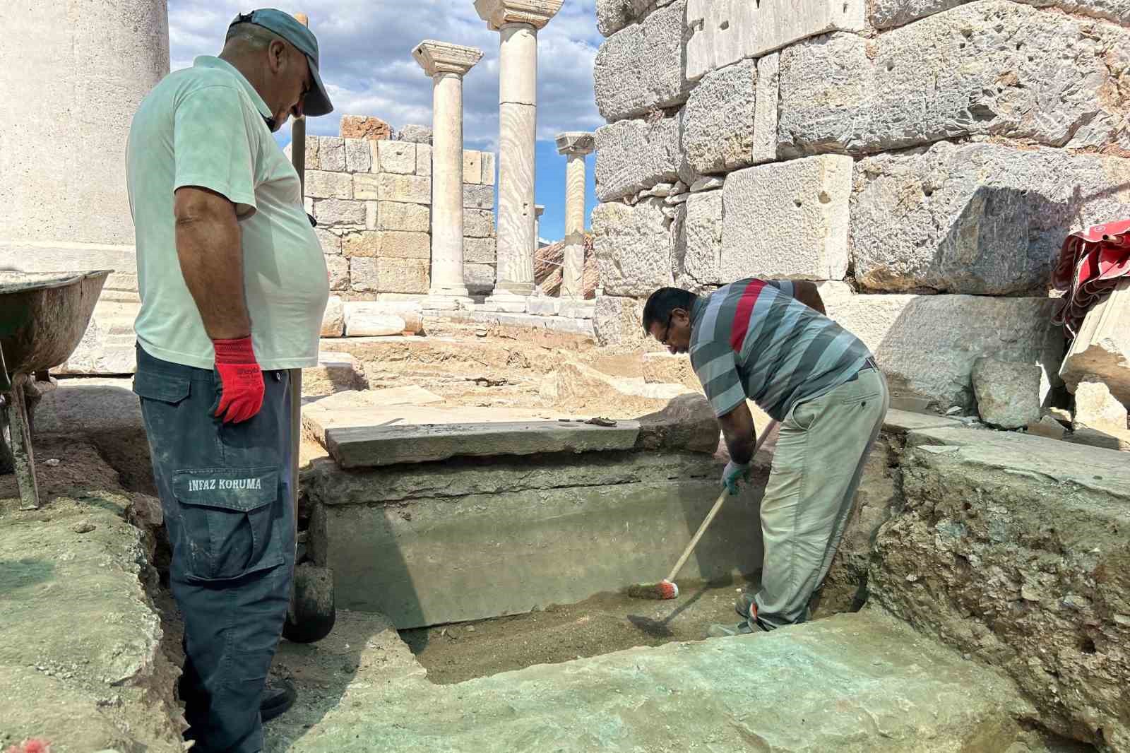 Tam bin 800 yıllık: İzmir’de Romalı gladyatörün lahiti bulundu
