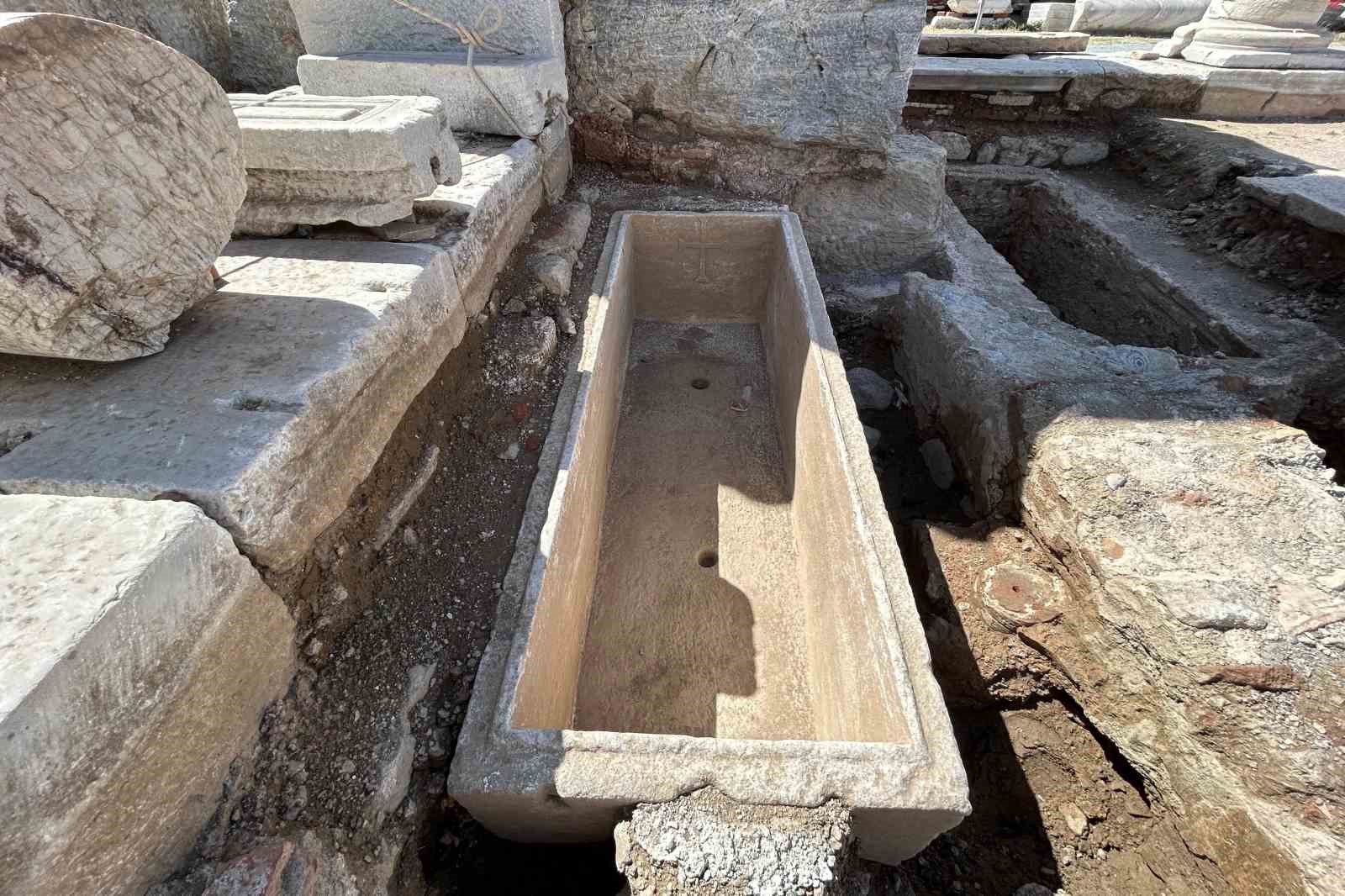 Tam bin 800 yıllık: İzmir’de Romalı gladyatörün lahiti bulundu
