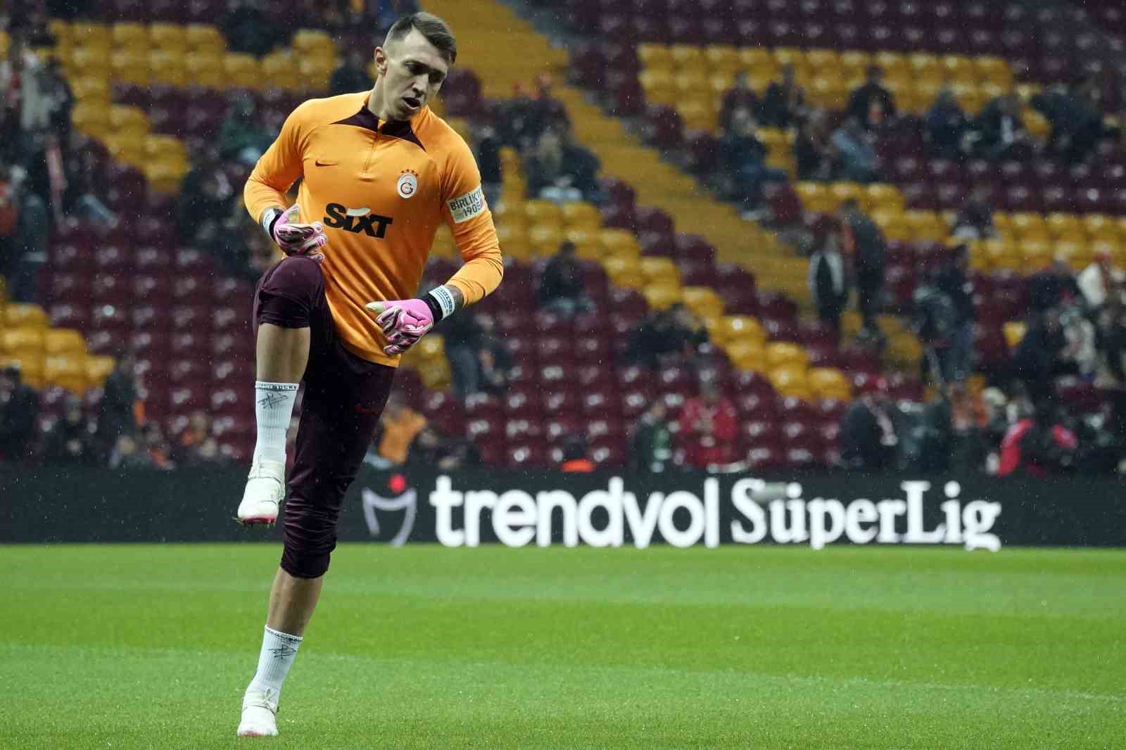 Galatasaray’da derbilerin en deneyimlisi Fernando Muslera
