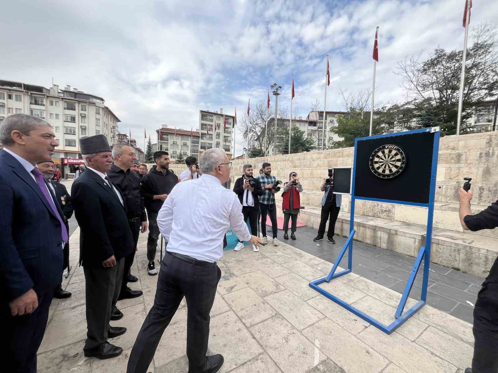 Sivas’ta gazilerin gururlu yürüyüşü
