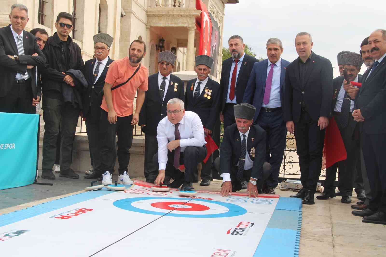 Sivas’ta gazilerin gururlu yürüyüşü
