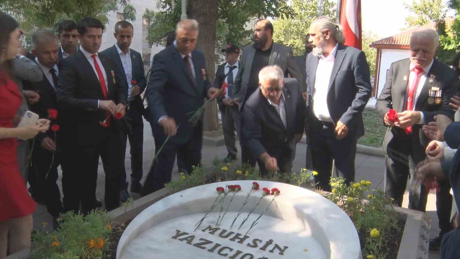 TÜGŞAV üyeleri Gaziler Günü’nde Muhsin Yazıcıoğlu’nun kabrini ziyaret etti
