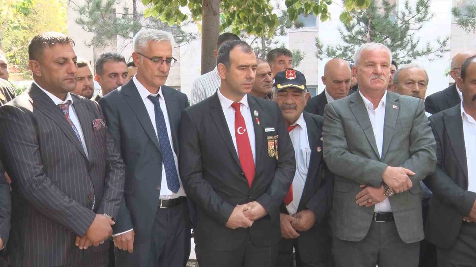 TÜGŞAV üyeleri Gaziler Günü’nde Muhsin Yazıcıoğlu’nun kabrini ziyaret etti
