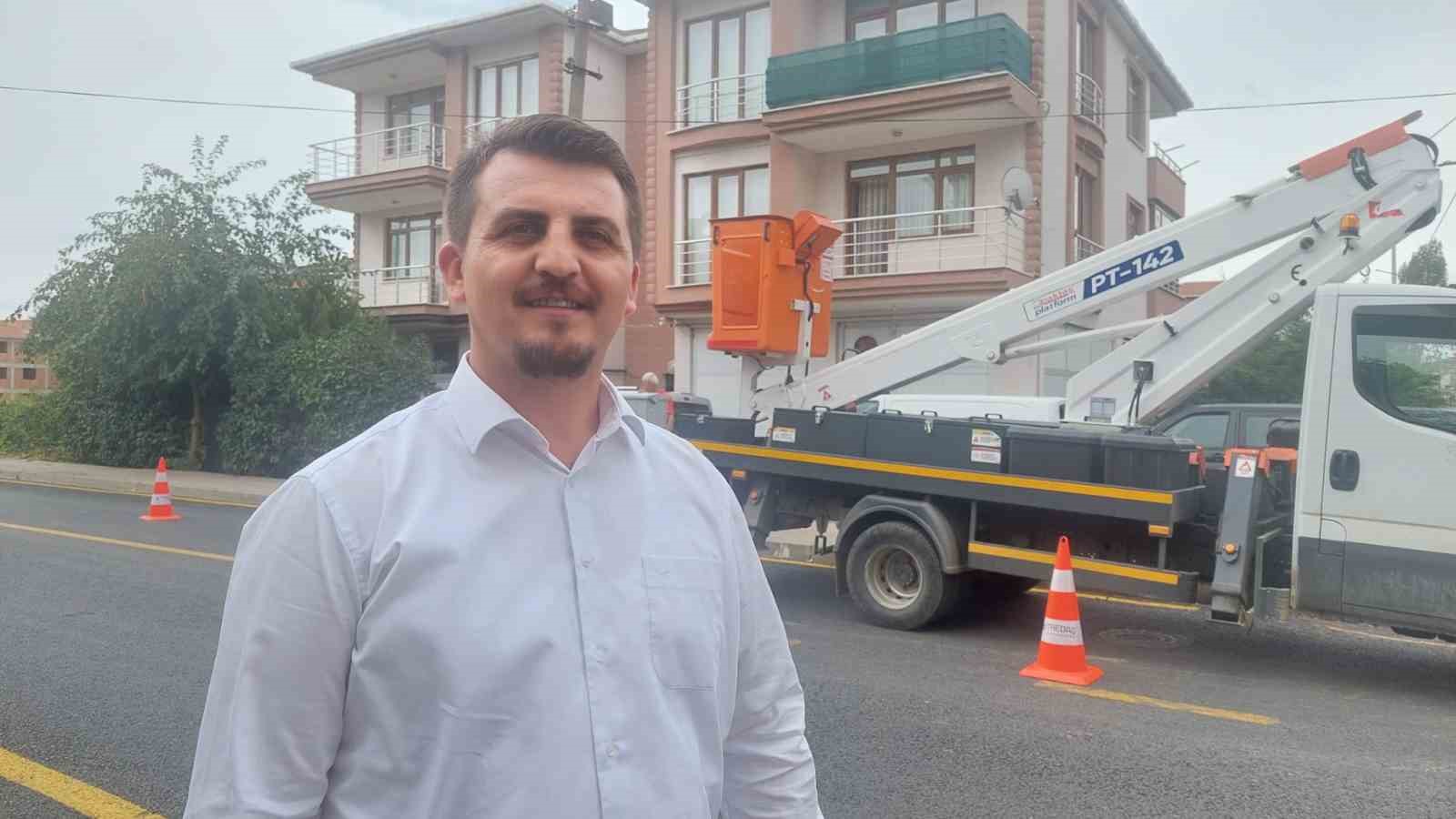 Elektrik direğinde kumru yuvası bulundu, çalışma ertelendi
