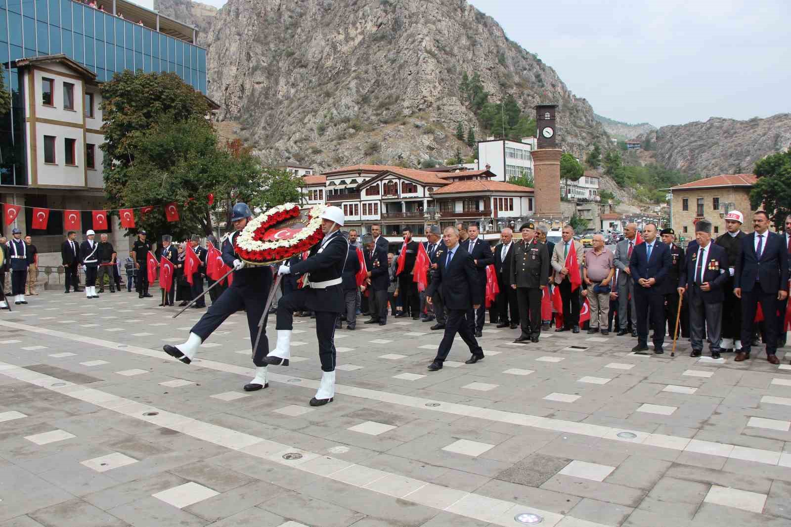 Mehmetçik gaziye omuz verdi
