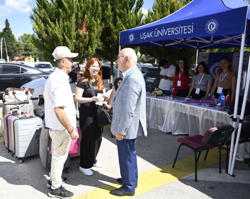 Rektör Savaş yeni öğrencilerle buluştu
