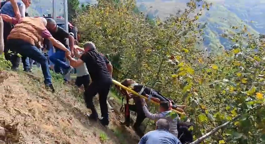 Fındık işçilerini taşıyan minibüs uçuruma yuvarlandı: 3’ü ağır 22 yaralı
