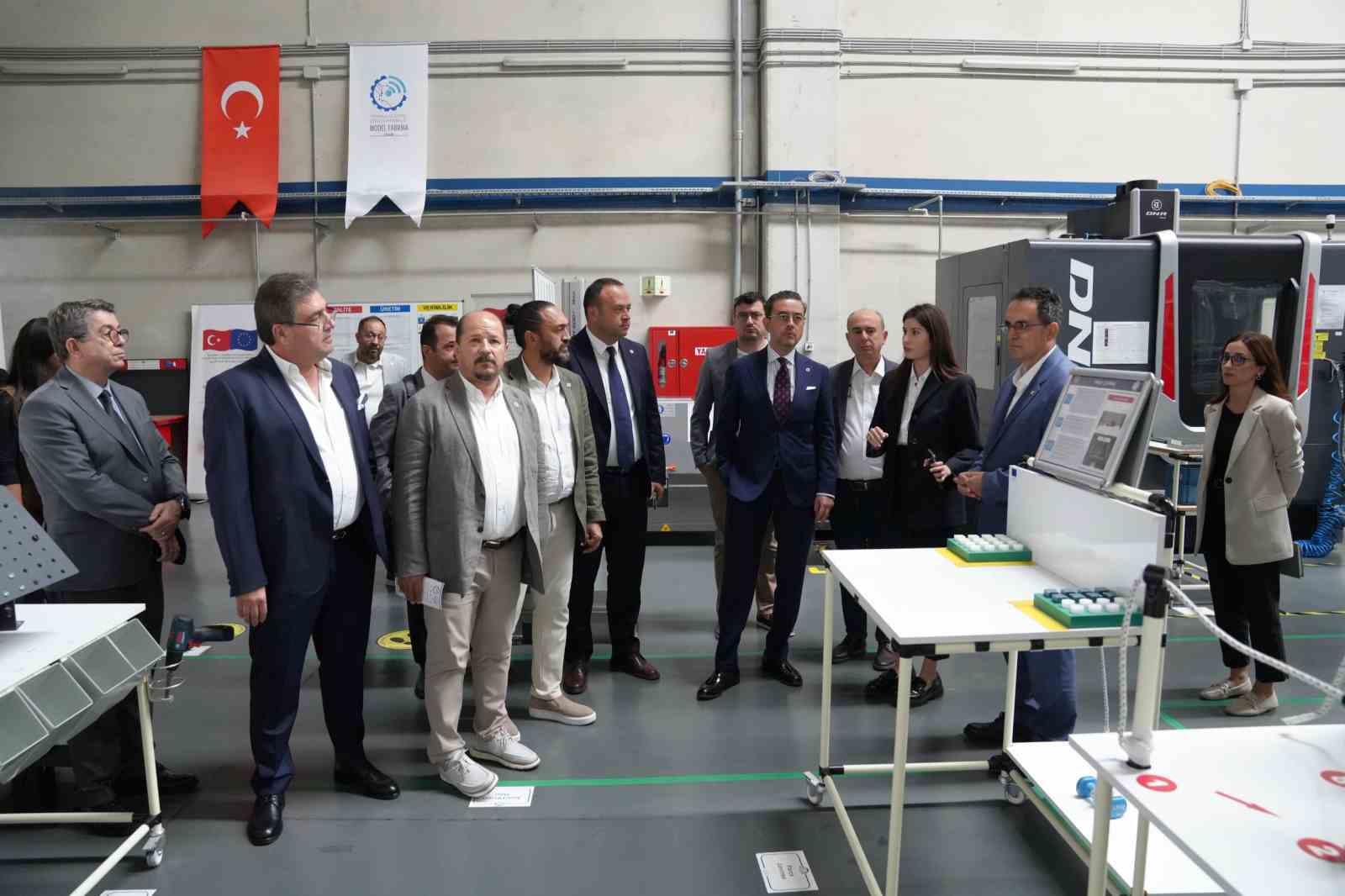 DSO heyeti, Denizli Model Fabrika için İzmir’de önemli temaslarda bulundu
