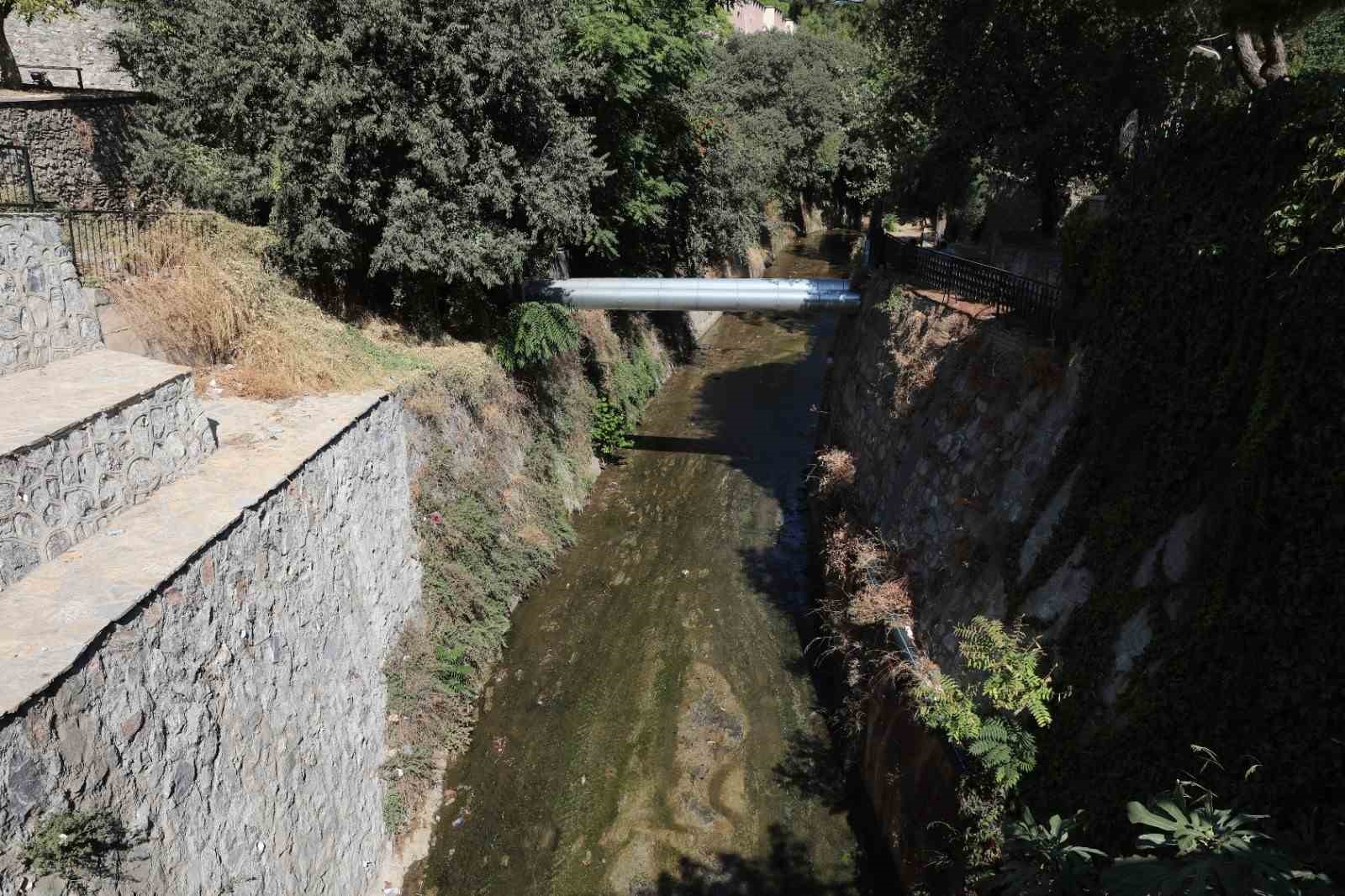 Tabakhane Deresi’nde temizlik çalışmaları sürüyor
