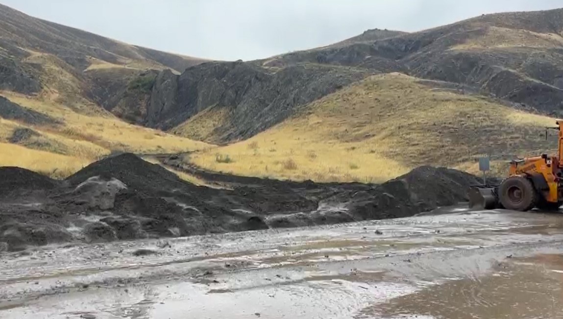 Ahlat-Adilcevaz kara yolunda heyelan
