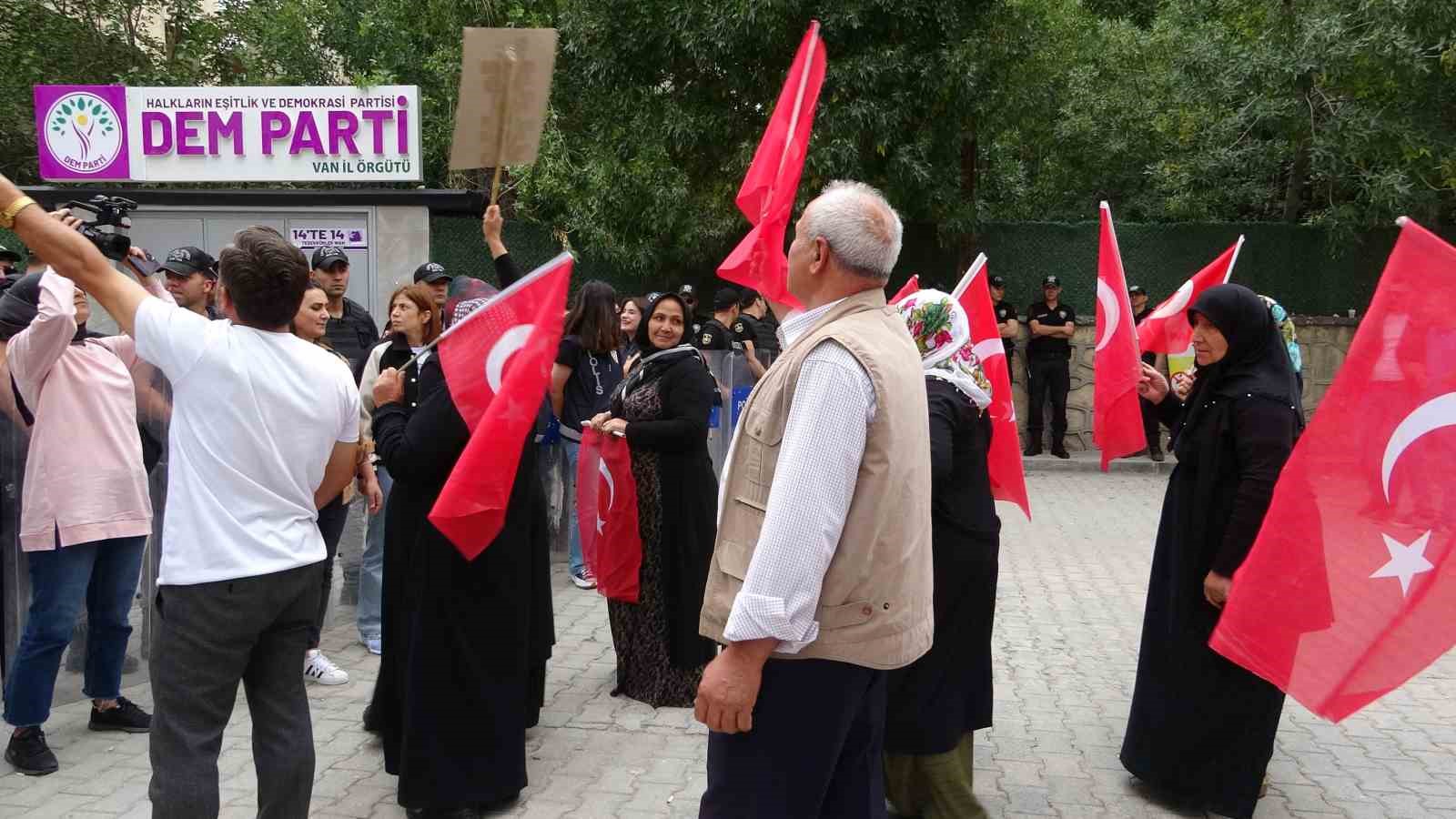 Hakkarili anne: “Bir oğlumu infaz ettiler, diğer oğluma kavuşmak istiyorum”
