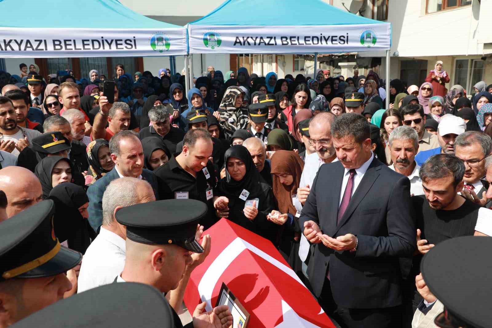 20 gün önce sözlenmişti: Sakaryalı şehit son yolculuğuna uğurlandı
