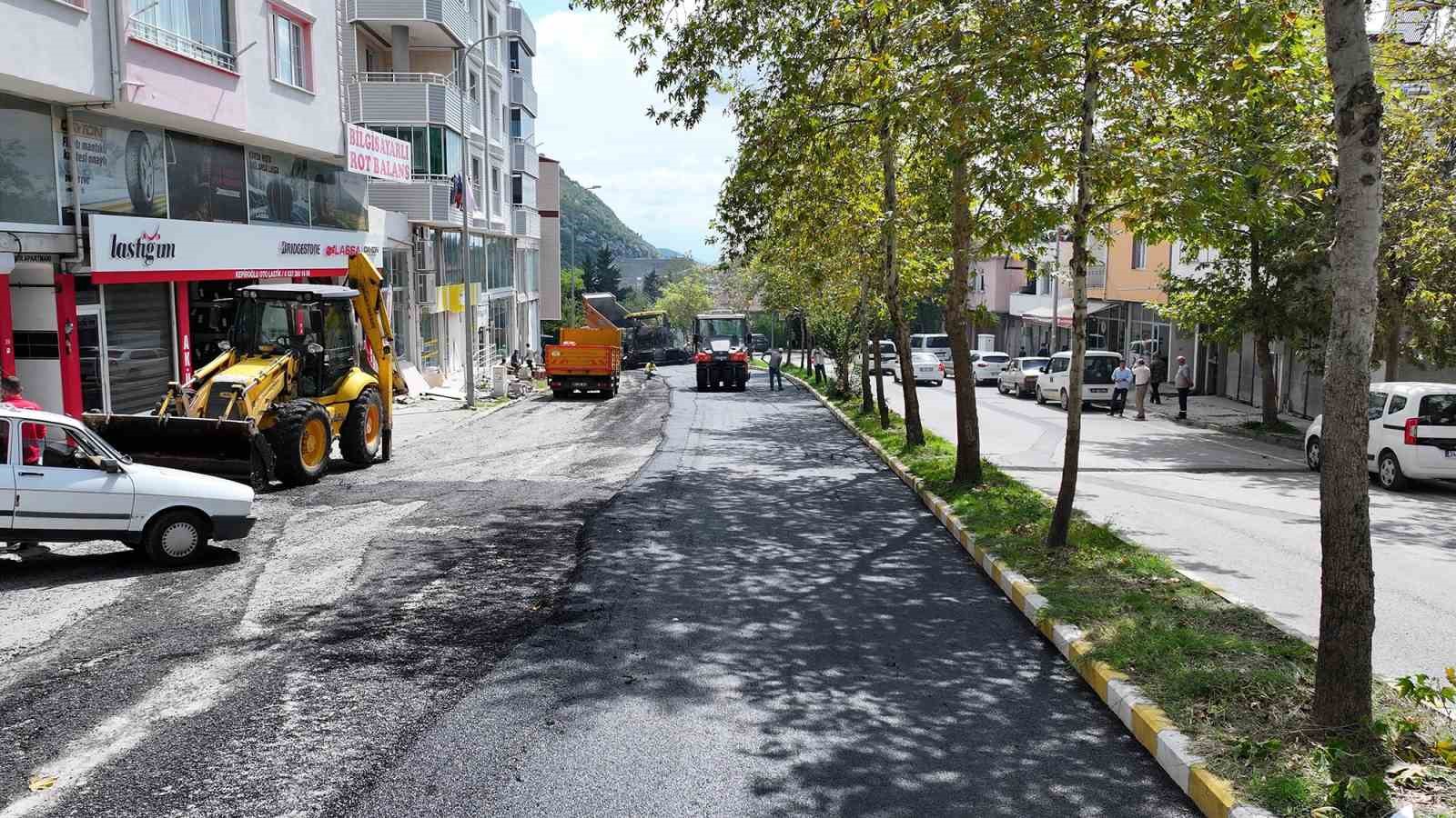 Andırın’da ana arterlerin asfaltları yeniliyor
