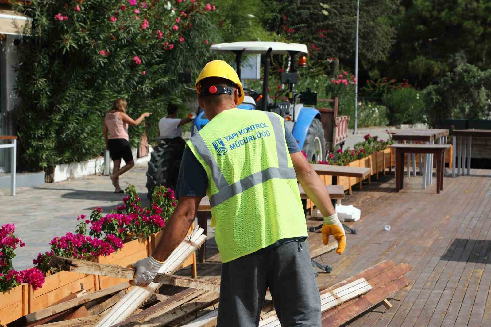 Bodrum’da sosyetenin iskeleleri yıkılıyor
