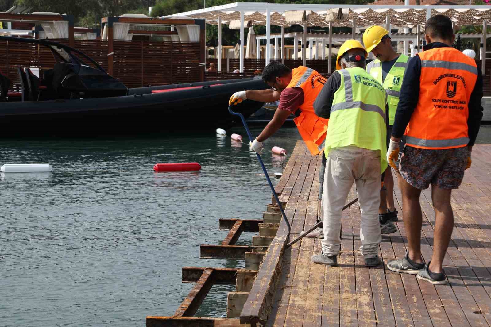 Bodrum’da sosyetenin iskeleleri yıkılıyor
