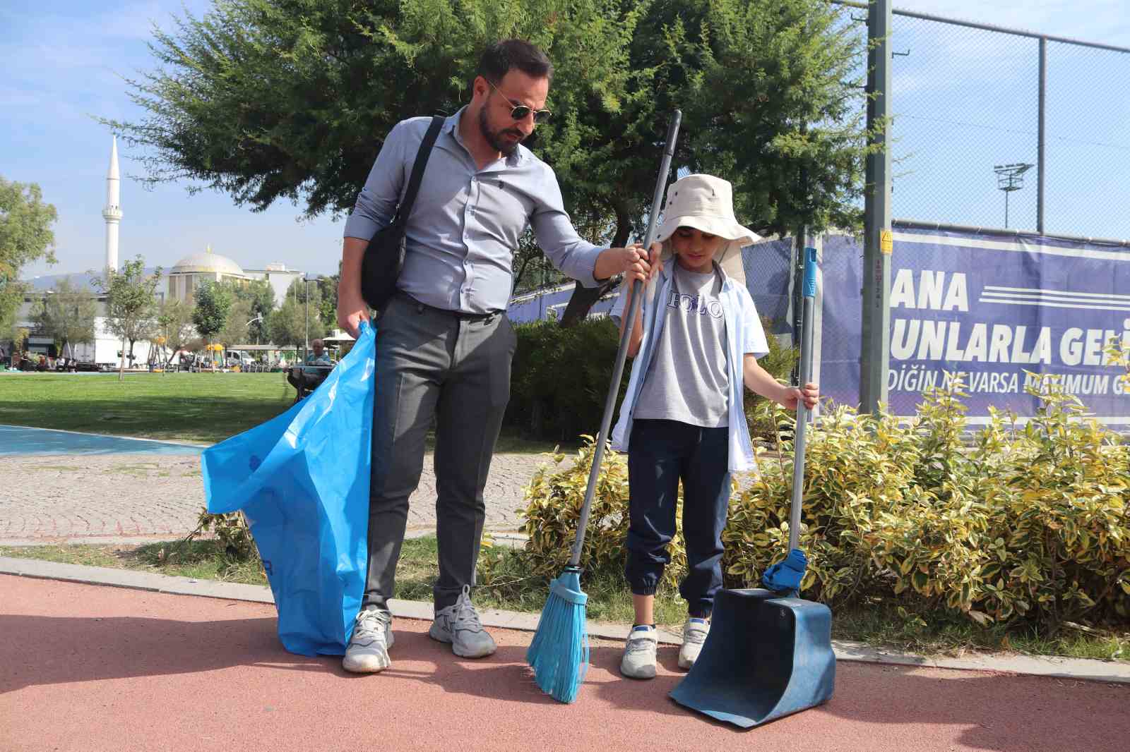 Otizmli çocukların topladığı atıklar ormanlara fidan olacak
