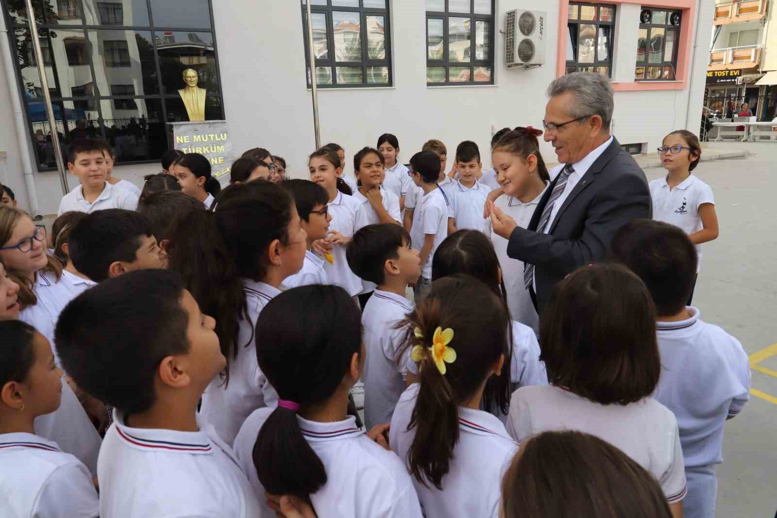 Başkan Tetik İlköğretim Haftası etkinliklerine katıldı
