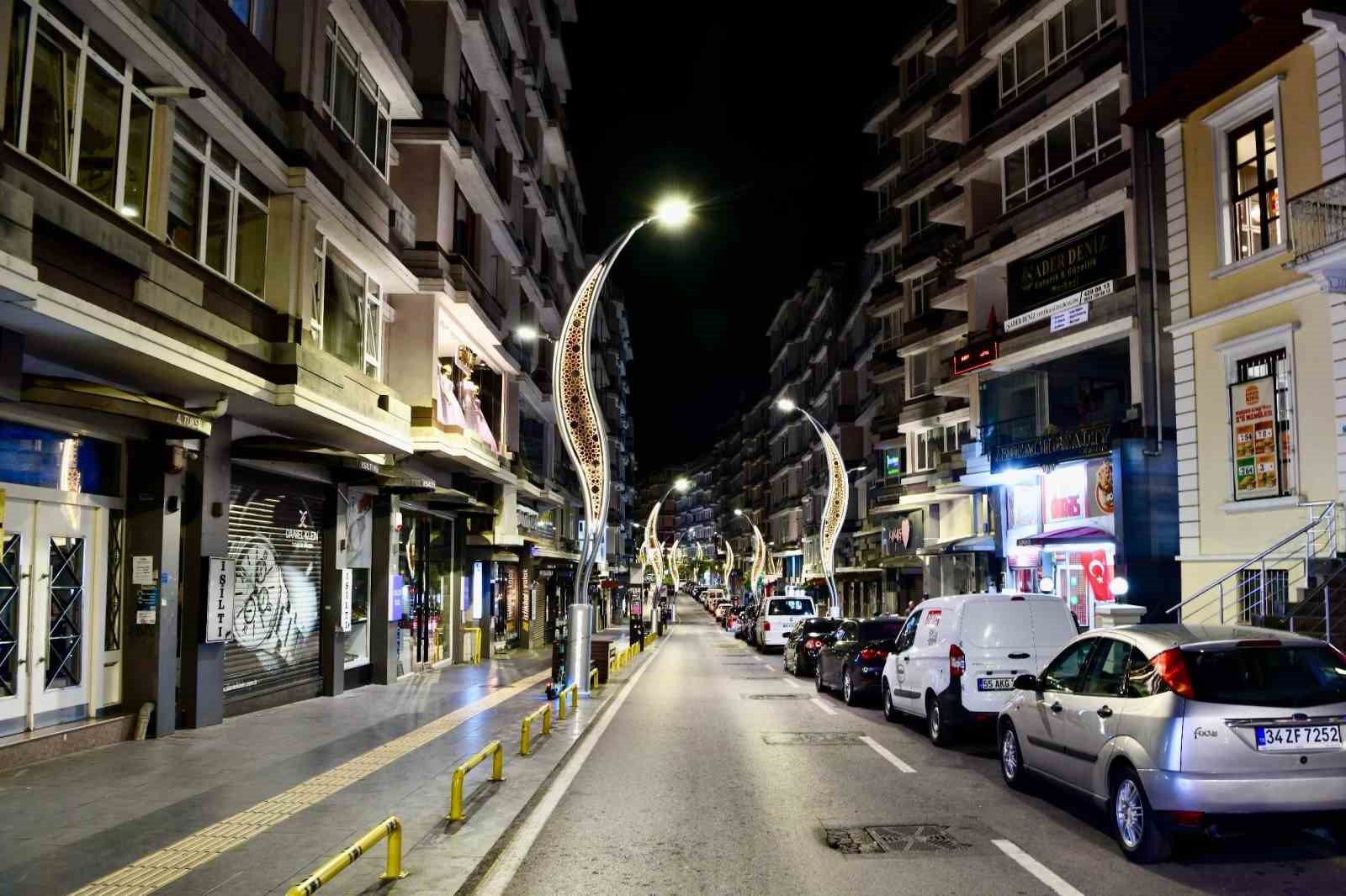 Çiftlik Caddesi’nin aydınlatması tamamlandı
