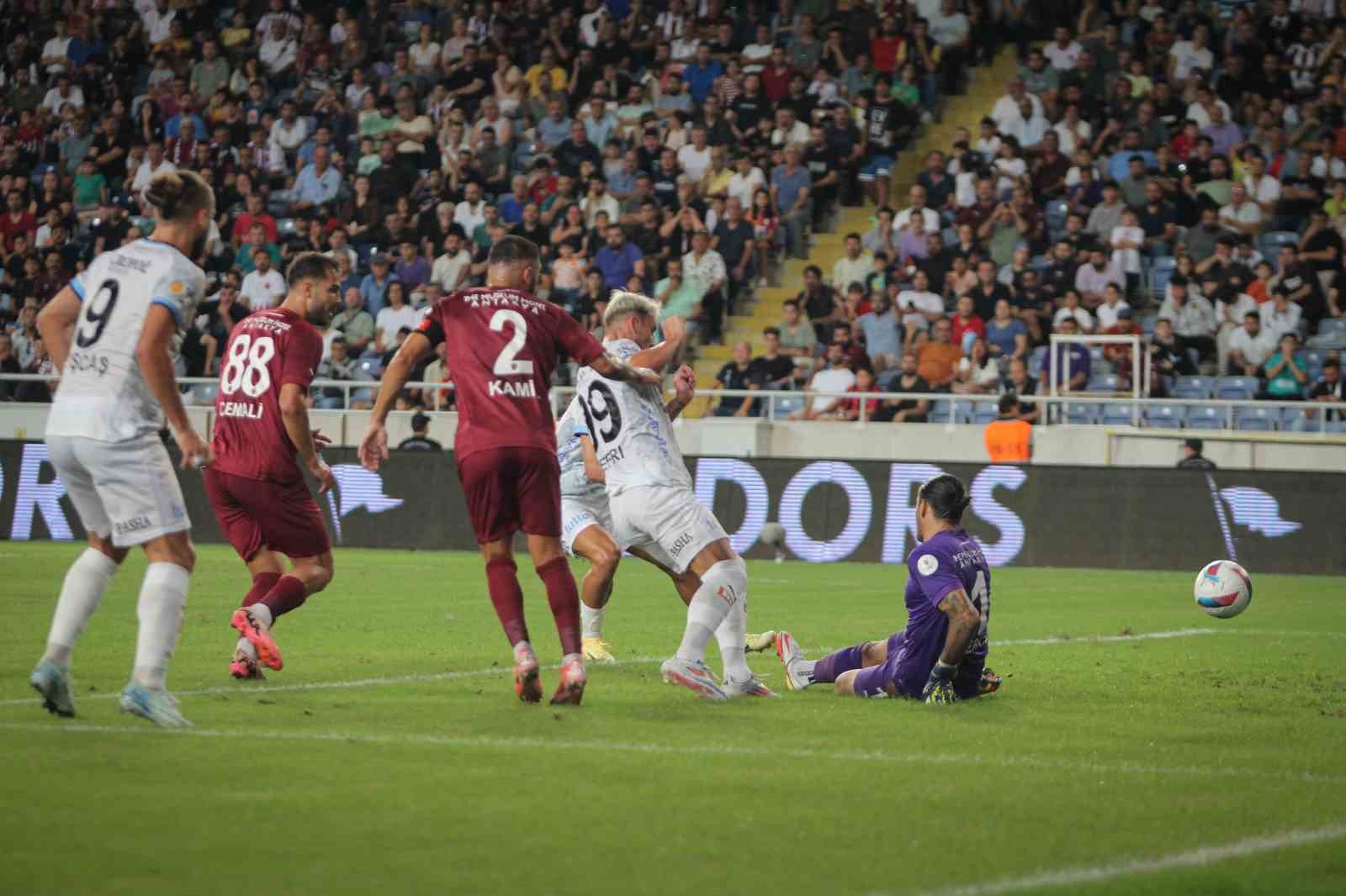 Trendyol Süper Lig: Hatayspor: 0 - Bodrum FK: 1 (İlk yarı)
