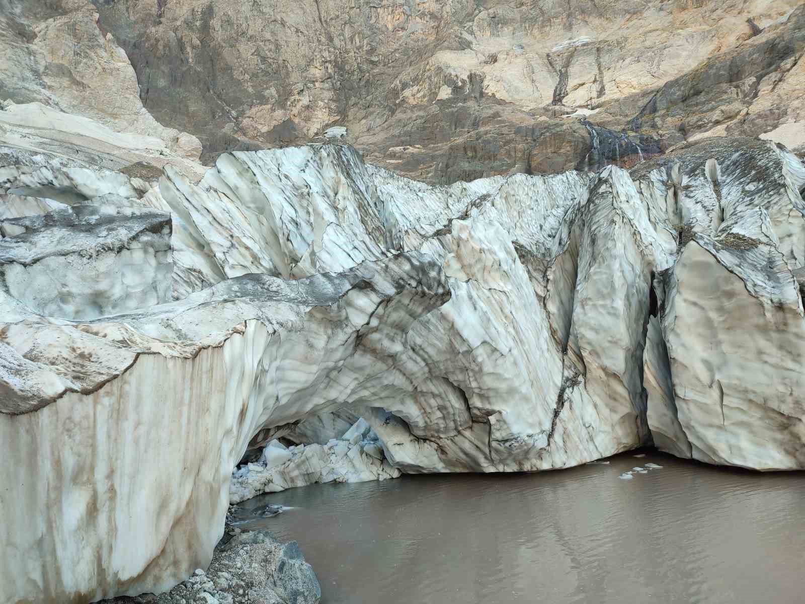 Türkiye’nin 20 bin yıllık buzulları eriyor
