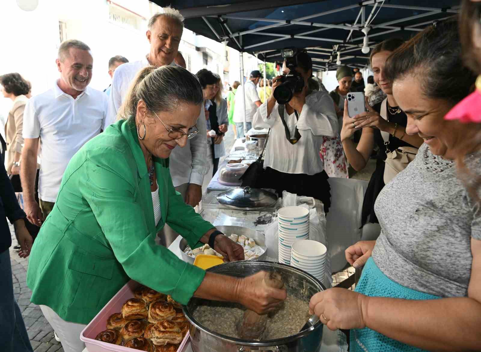 Kuşadası’nda ’İkioklu Şenliği’ başladı
