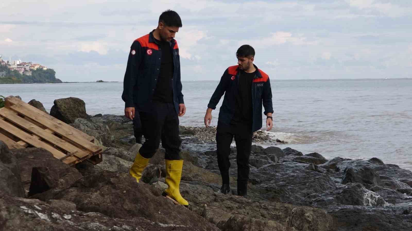 Trabzon’un Sürmene ilçesinde selde kaybolan şahsı arama çalışmaları sürüyor
