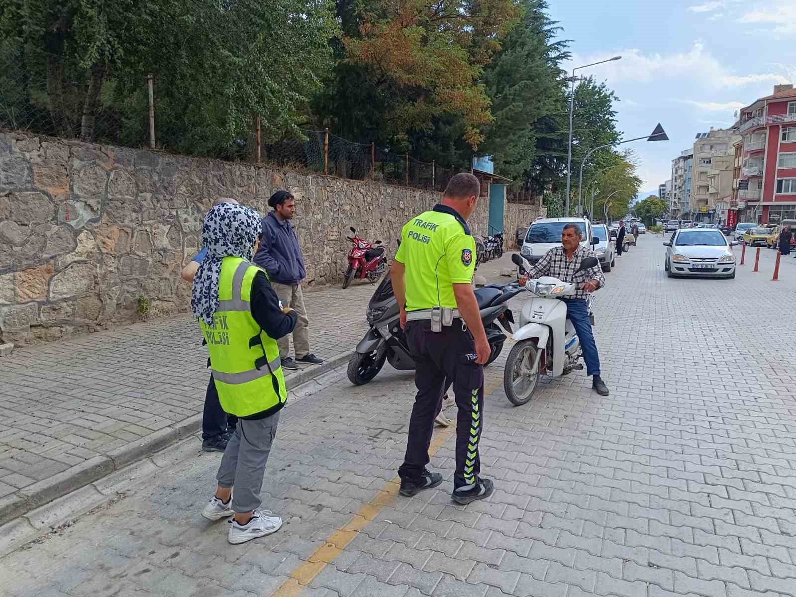 Okul önleri ve çevrelerinde trafik denetimi yapıldı
