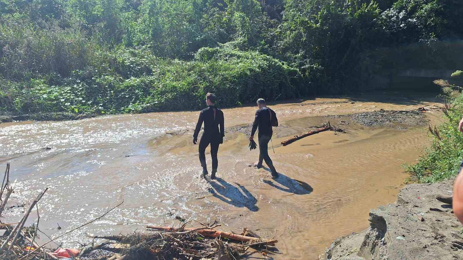 Trabzon’un Sürmene ilçesindeki selde kaybolan şahsı arama çalışmaları sürdürülüyor
