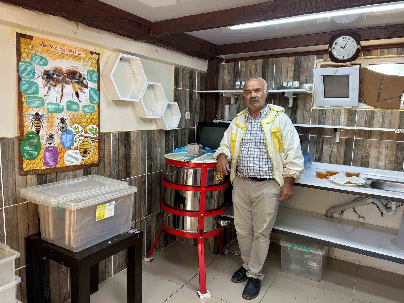 Hobi olarak başladı, kilosu 400 TL’den 500 kilo bal üretiyor
