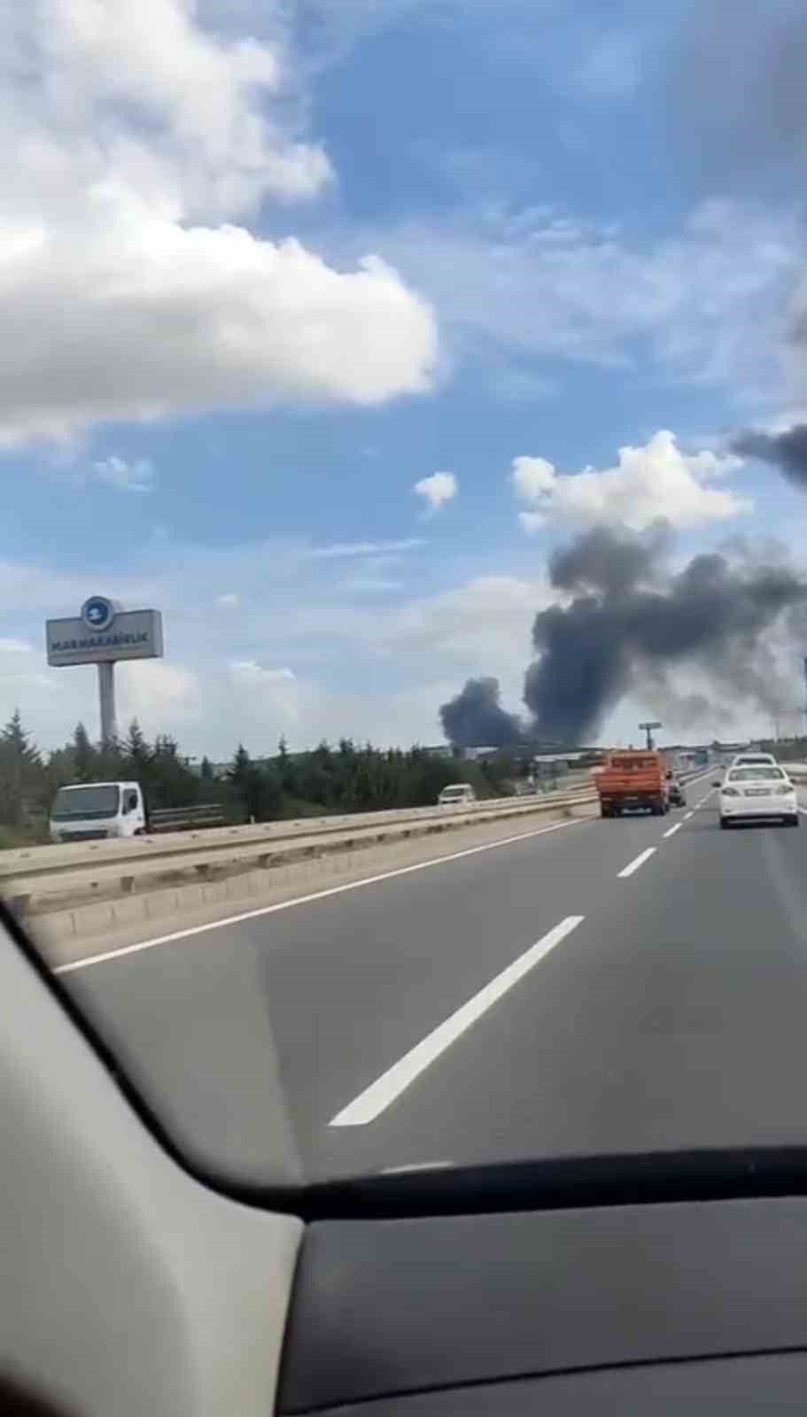 Bursa’da korkutan yangın : Kauçuklar yandı, gökyüzü siyah dumanla kaplandı
